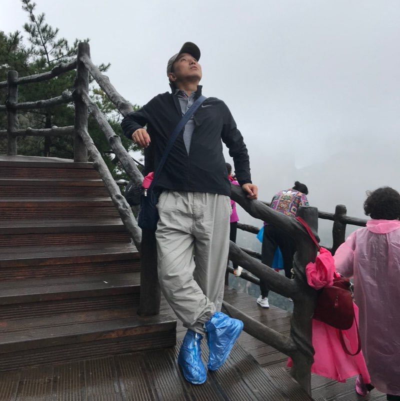 骆雄伟